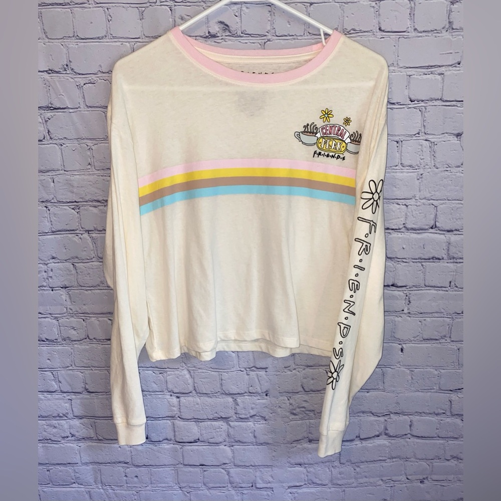 3/$15 “Friends” cropped long sleeve top